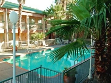 Econo Lodge Inn And Suites อีเกิสพาส ภายนอก รูปภาพ